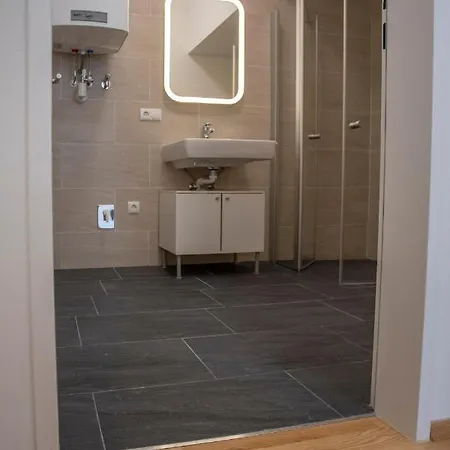 Cozy 1-bedroom In Center Инсбрук