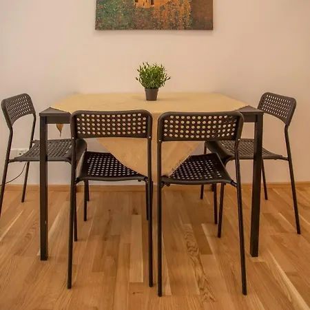 Cozy 1-bedroom In Center *
