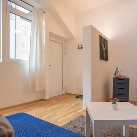 Cozy 1-bedroom In Center Апартаменты